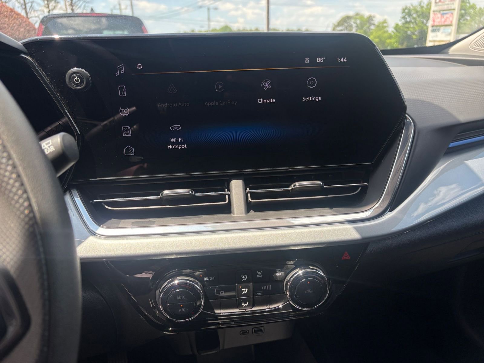 Used 2025 Chevrolet Trax LT FWD image 20