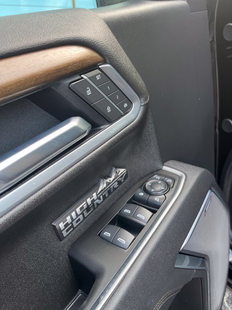 Used 2025 Chevrolet Silverado 1500 High Country AWD/4WD image 16