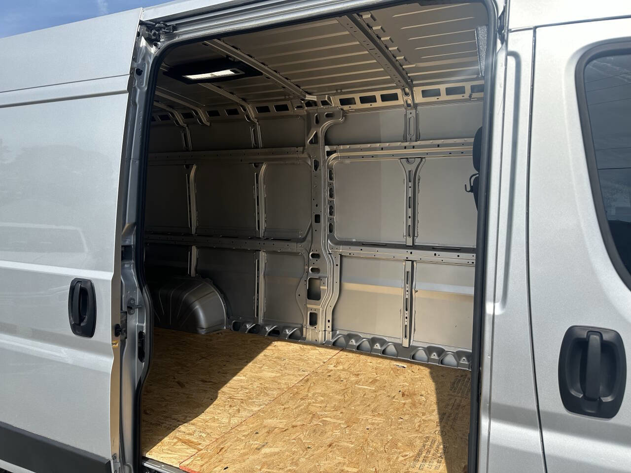 Used 2024 RAM ProMaster 3500 w/ Quick Order Package 22G SLT FWD image 18