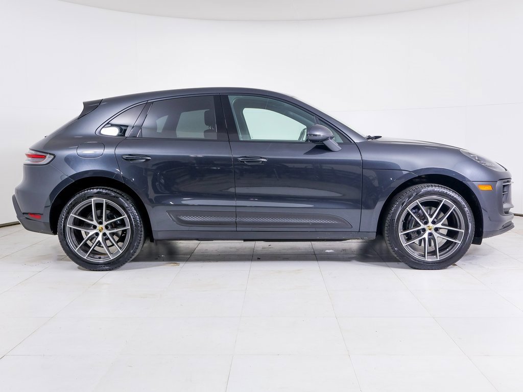 Used 2025 Porsche Macan image 27