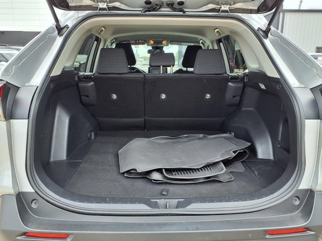 Used 2021 Toyota RAV4 LE FWD image 7