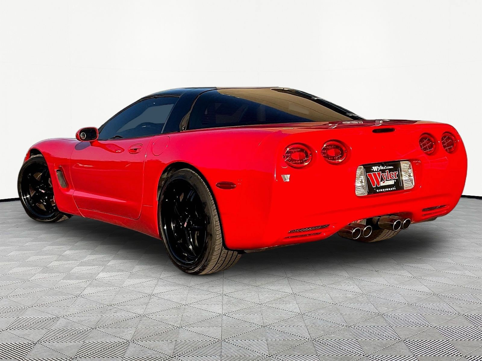 Used 2003 Chevrolet Corvette Coupe w/ Preferred Equipment Group RWD image 4
