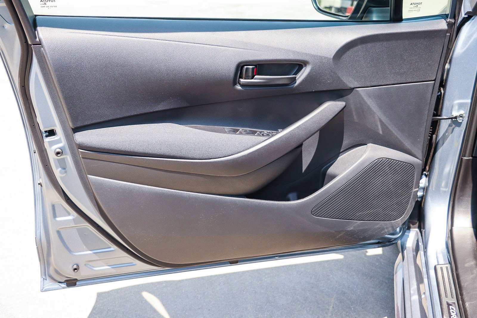 Used 2025 Toyota Corolla LE FWD image 21