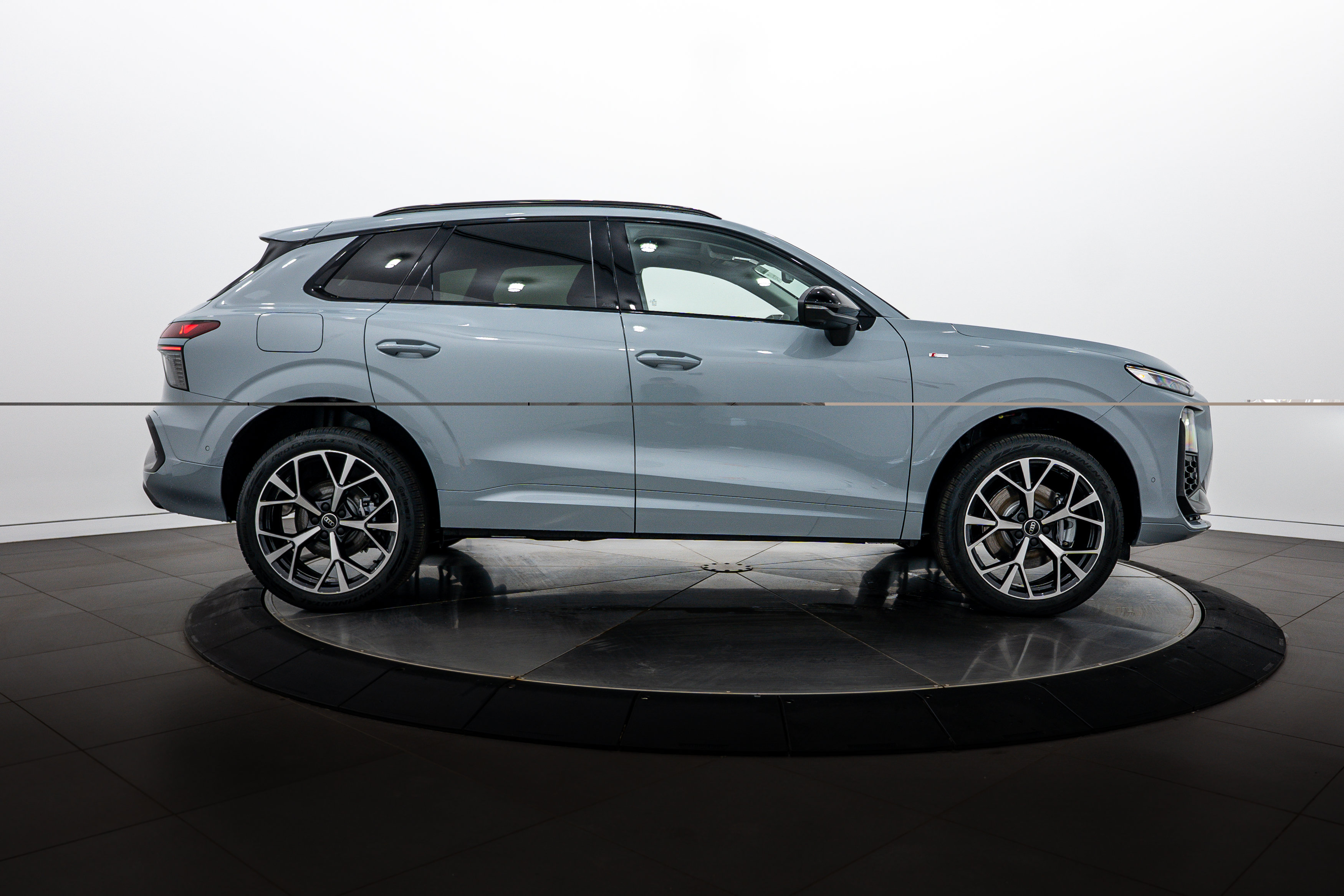 New 2026 Audi Q3 quattro 2.0T AWD/4WD image 3