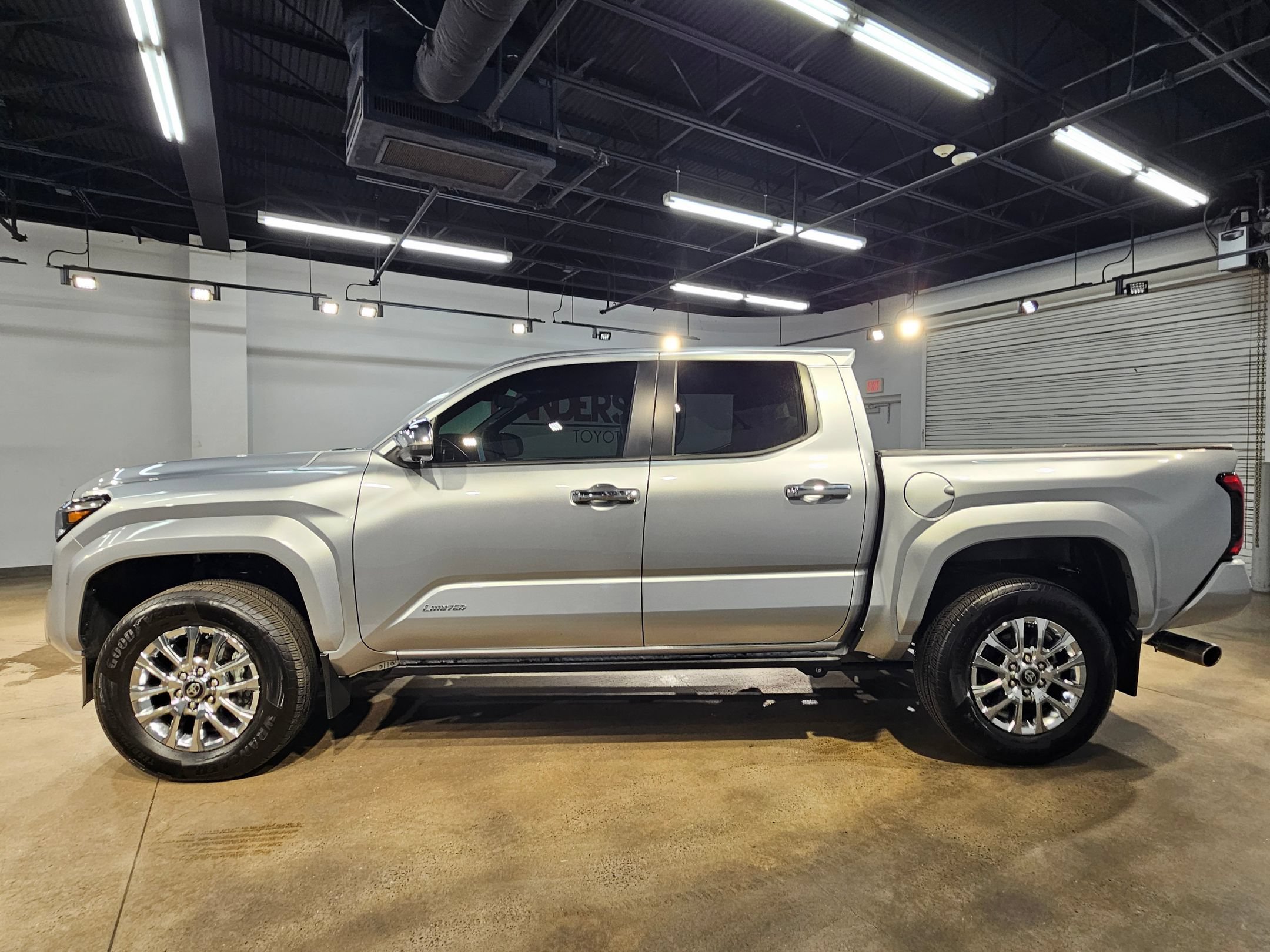 Certified 2025 Toyota Tacoma Limited AWD/4WD image 4