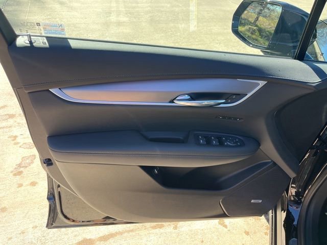 New 2025 Cadillac XT6 Luxury image 14