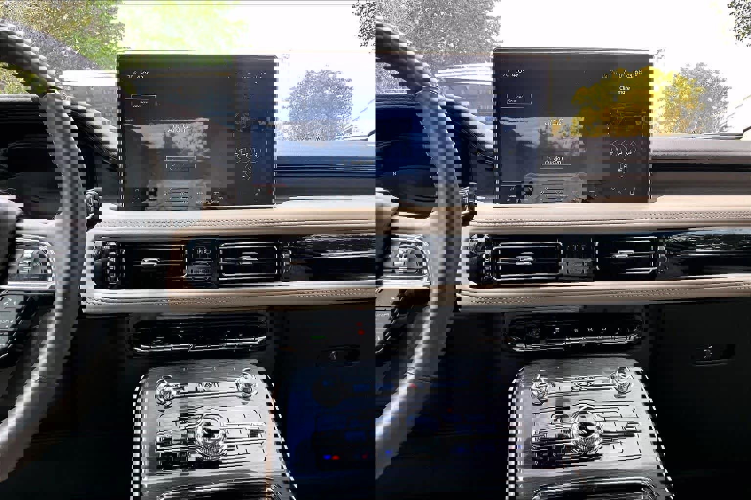 Used 2023 Lincoln Nautilus Reserve w/ Equipment Group 201A image 7