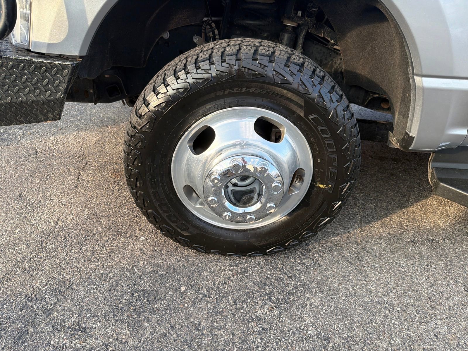 Used 2023 Ford F350 Lariat w/ FX4 Off-Road Package image 31