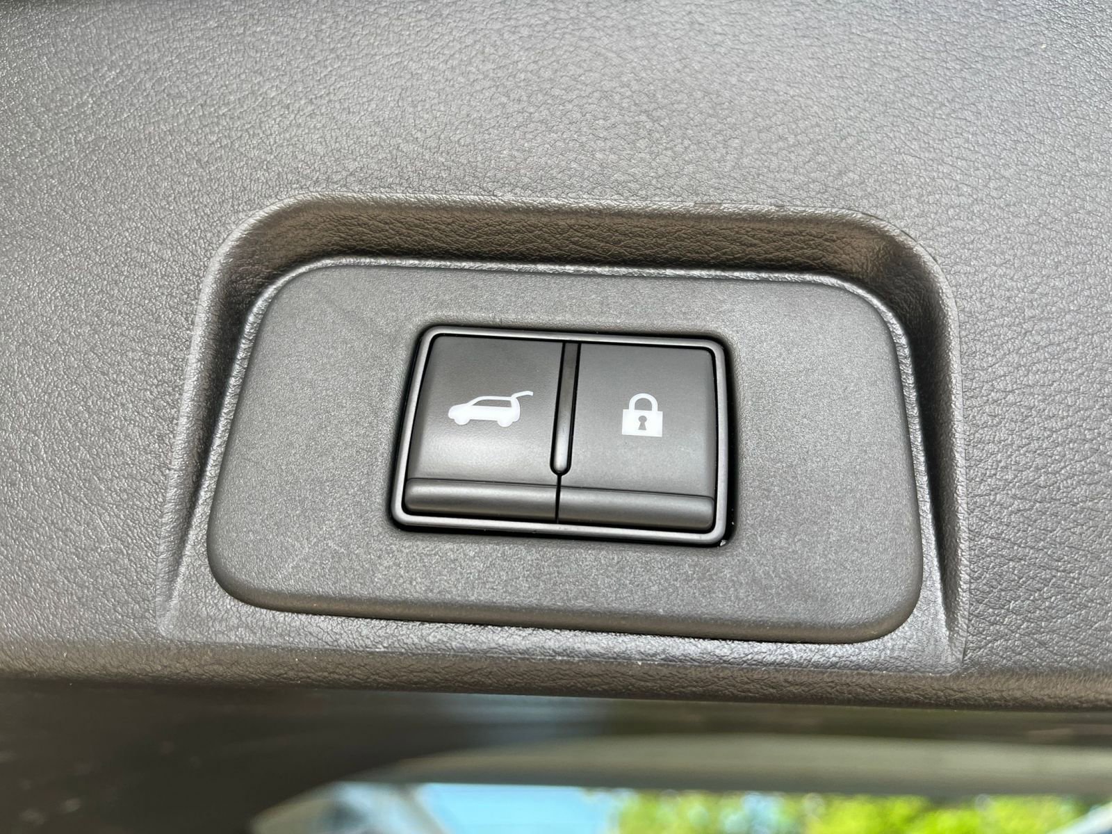 Used 2025 Nissan Rogue SV AWD/4WD image 23