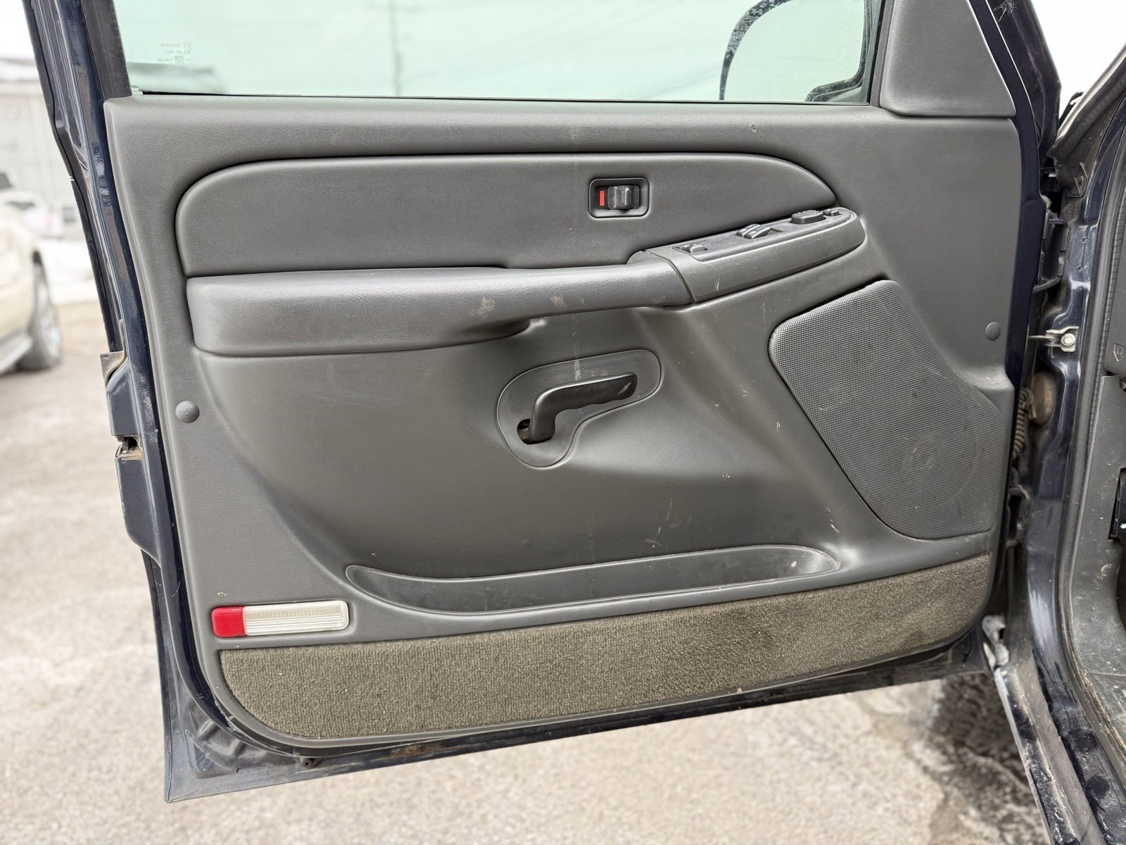 Used 2005 Chevrolet Silverado 1500 Z71 w/ Light Duty Power Package image 11