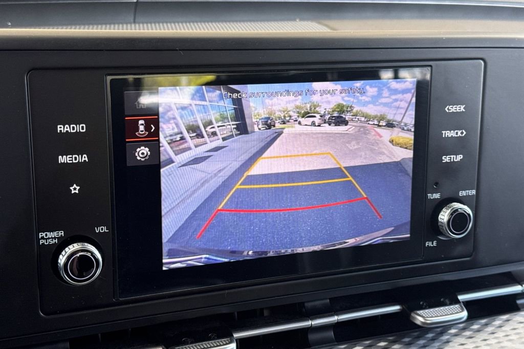 Used 2024 Kia Carnival LX FWD image 21