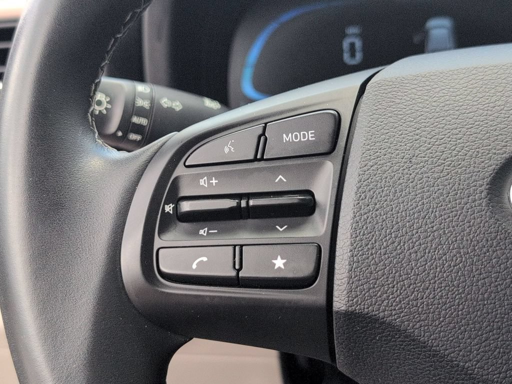 Used 2025 Hyundai Venue SEL FWD image 20