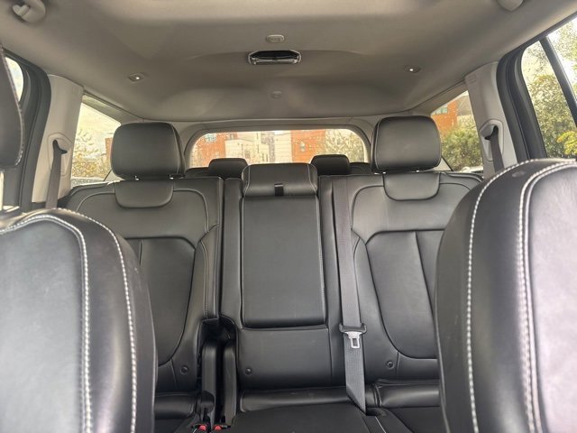 Used 2022 Jeep Grand Cherokee L Limited w/ Black Appearance Package image 21