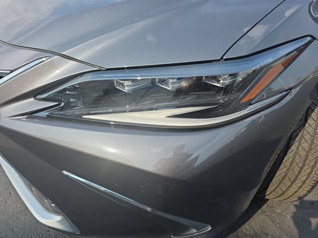 Certified 2025 Lexus ES 300h Ultra Luxury w/ Accessory Package (Z2) FWD image 32