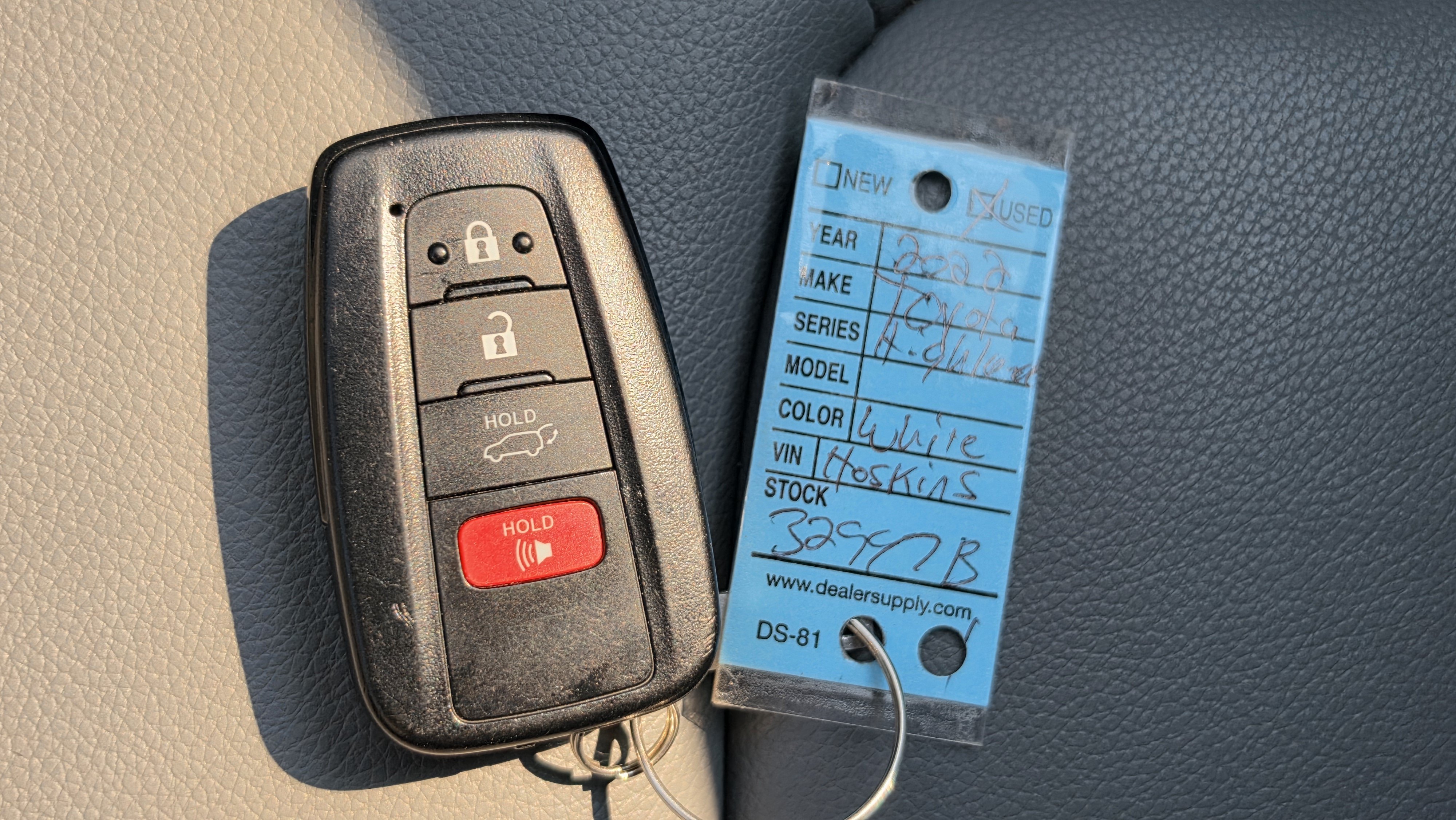 Used 2022 Toyota Highlander XLE AWD/4WD image 24