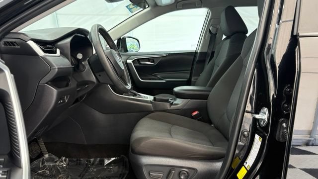 Used 2025 Toyota RAV4 XLE FWD image 12