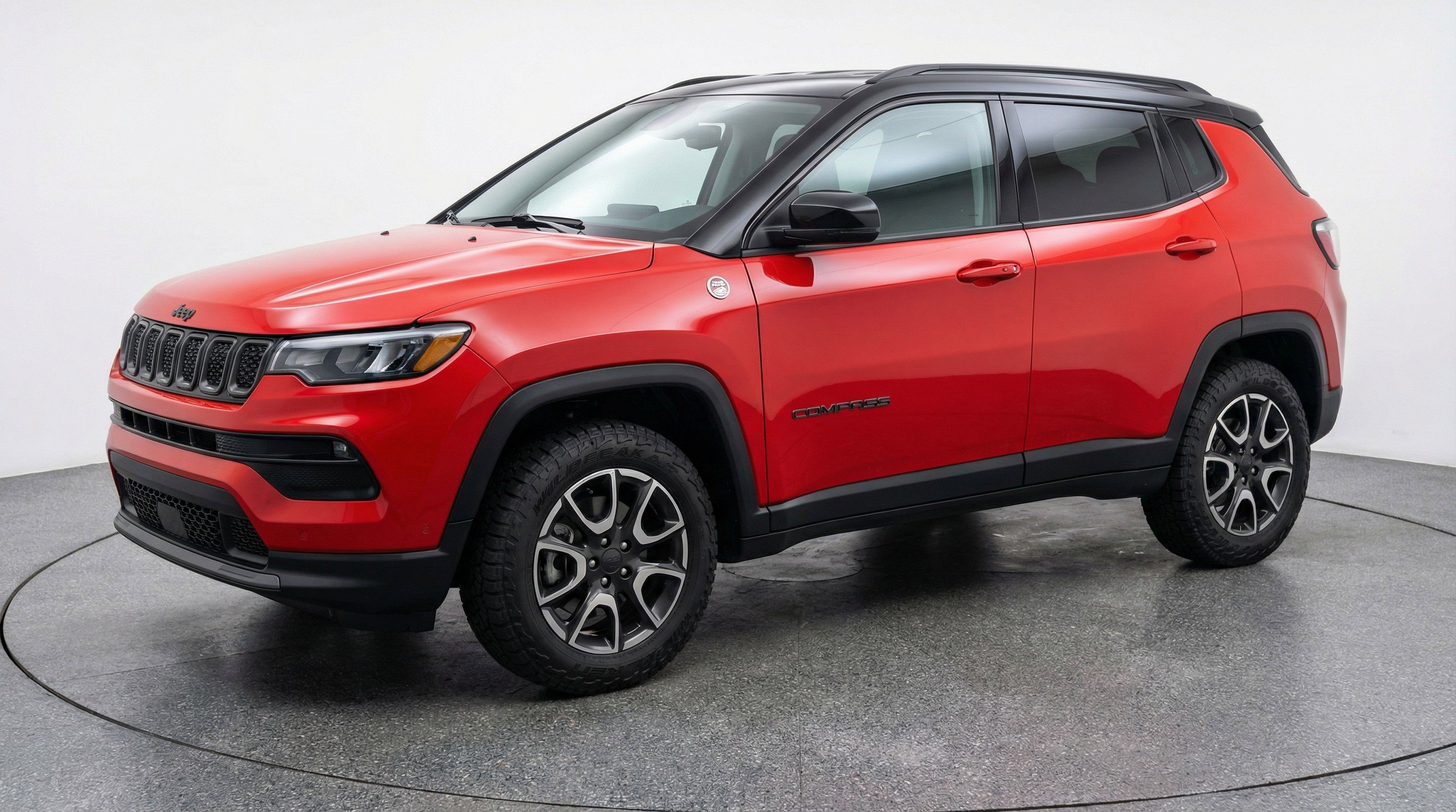 Used 2025 Jeep Compass Trailhawk AWD/4WD image 3