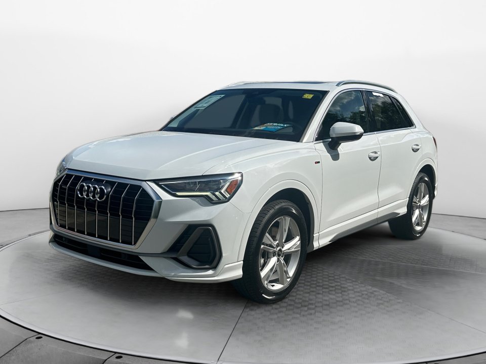 Certified 2023 Audi Q3 2.0T Premium Plus AWD/4WD image 3