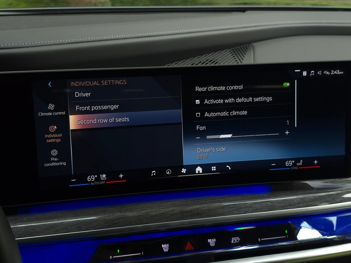 Used 2023 BMW i7 xDrive60 w/ Parking Assistance Package AWD/4WD image 48
