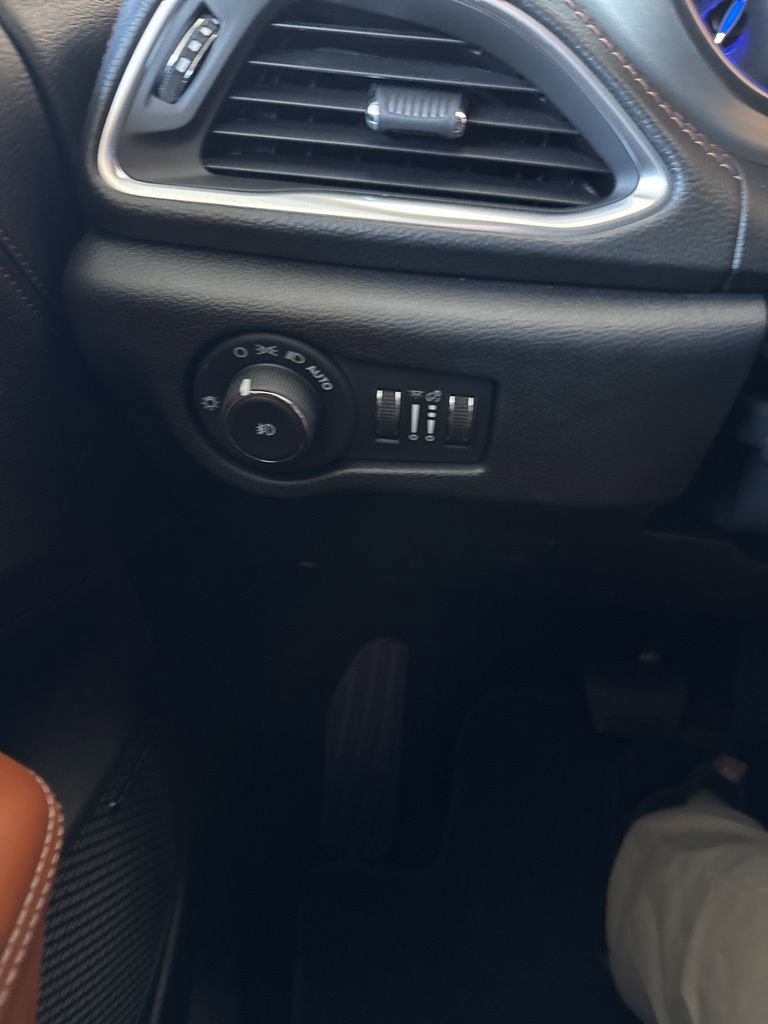 Used 2024 Chrysler Pacifica Pinnacle w/ Trailer Tow Group image 19