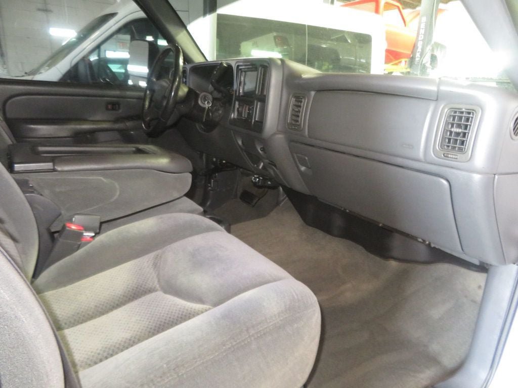 Used 2004 Chevrolet Silverado 2500 LS w/ Skid Plate Package AWD/4WD image 34