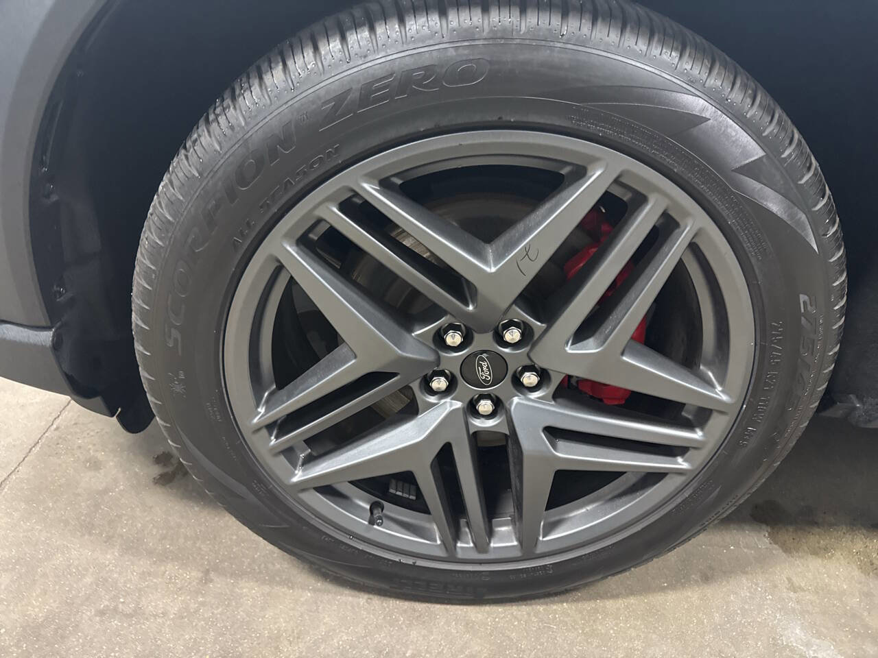 Used 2025 Ford Explorer ST-Line w/ ST-Line Street Pack image 8