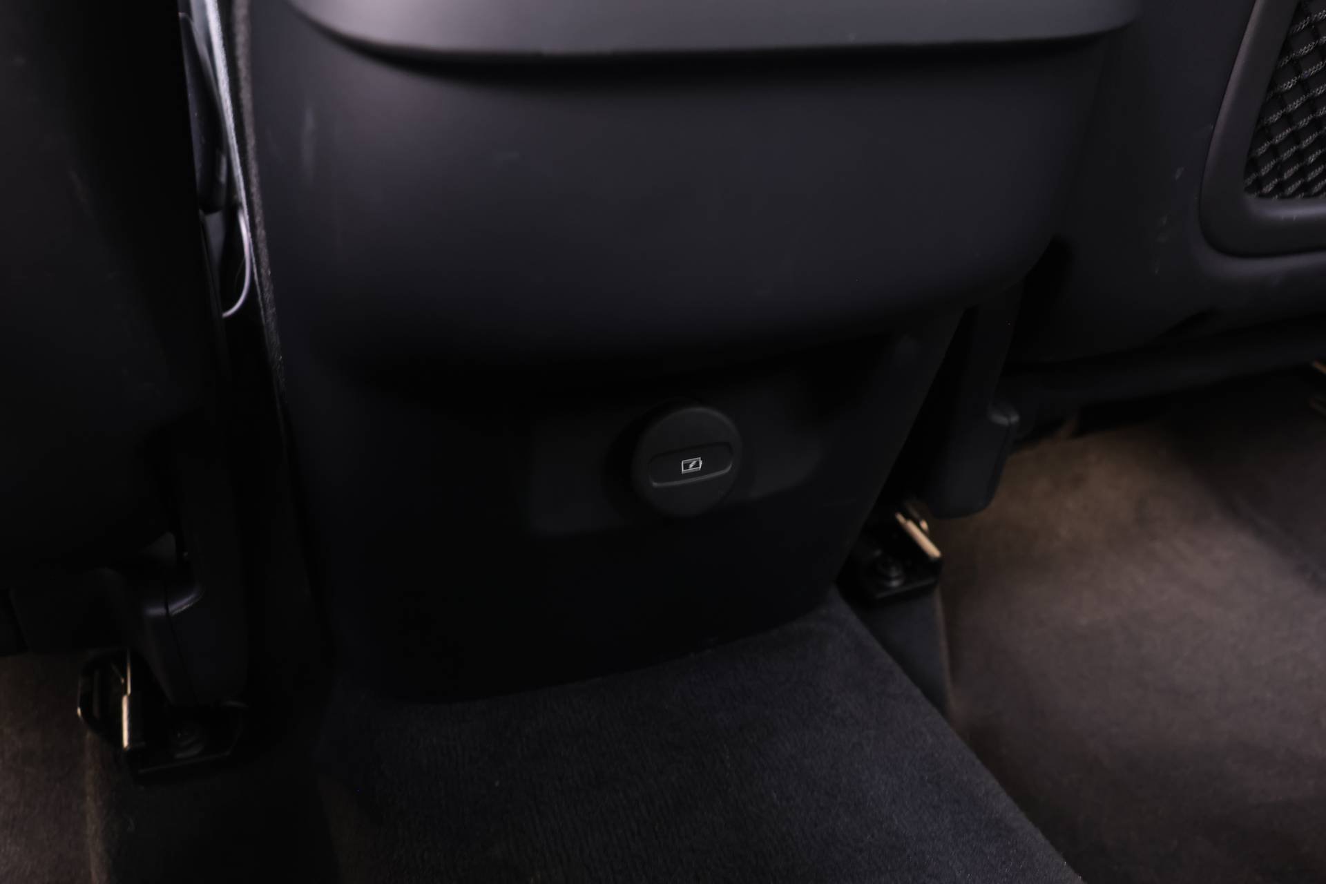 Certified 2025 Volvo XC60 B5 Plus image 14