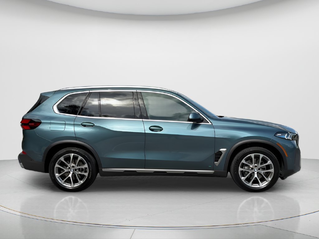 Certified 2024 BMW X5 xDrive40i w/ Premium Package AWD/4WD image 4