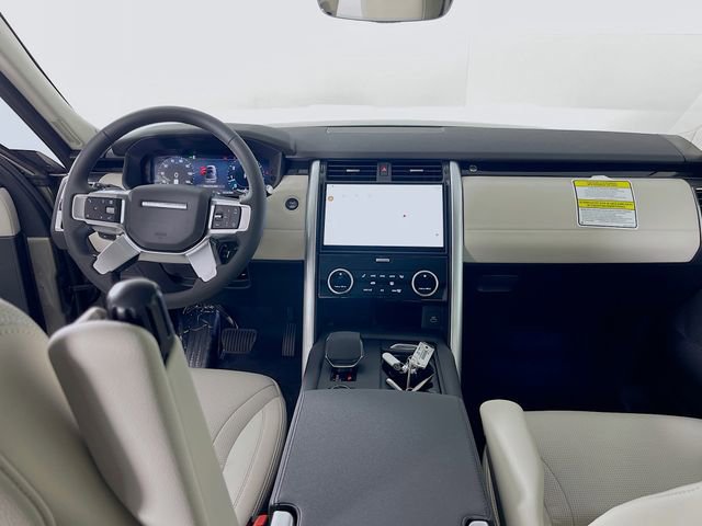 Used 2024 Land Rover Discovery S image 19