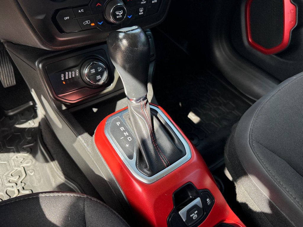 Used 2018 Jeep Renegade Trailhawk AWD/4WD image 13