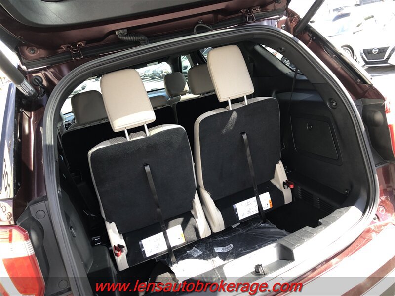 Used 2018 Ford Explorer XLT w/ Equipment Group 201A FWD image 19