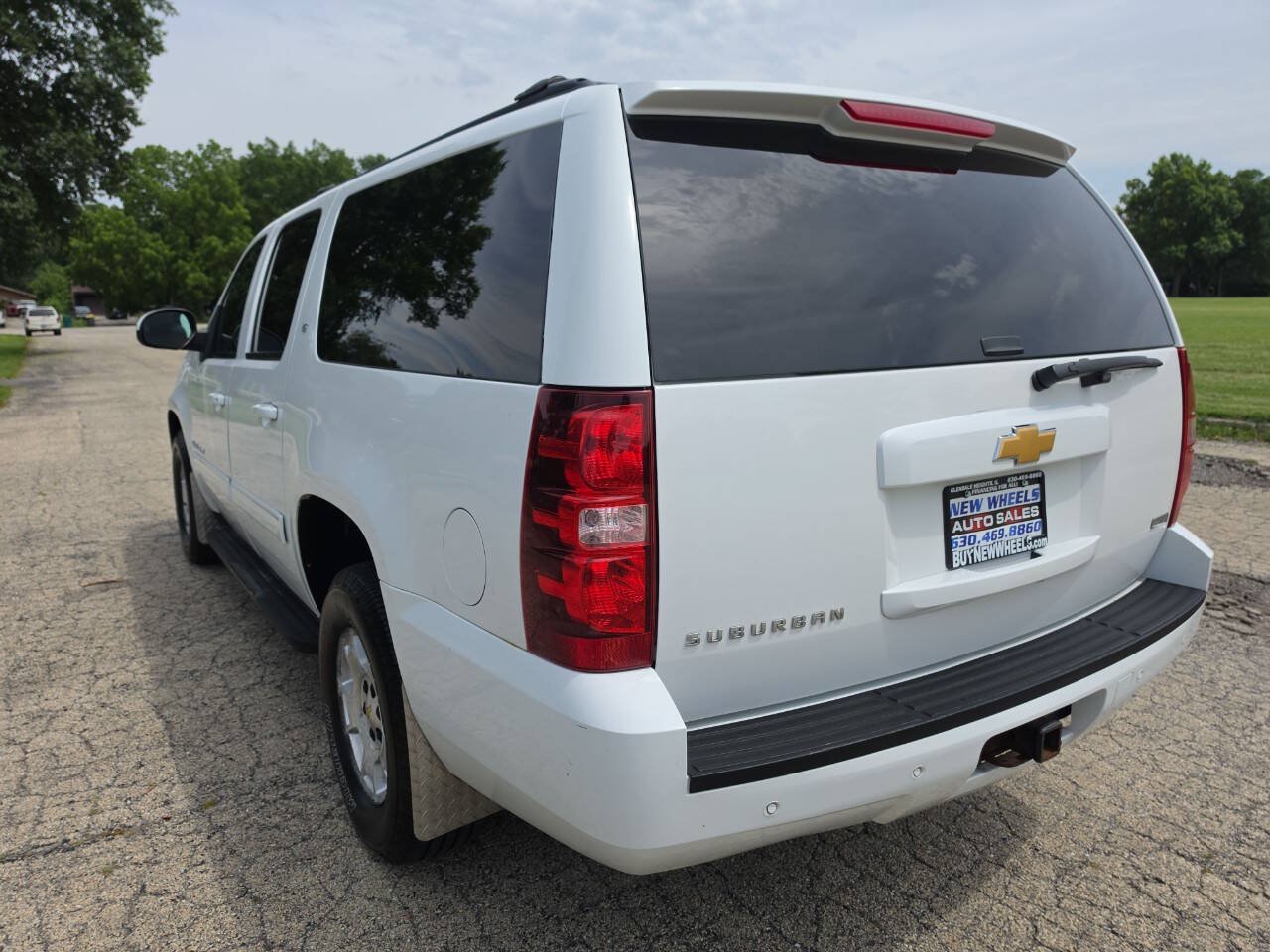 Used 2012 Chevrolet Suburban LT AWD/4WD image 15