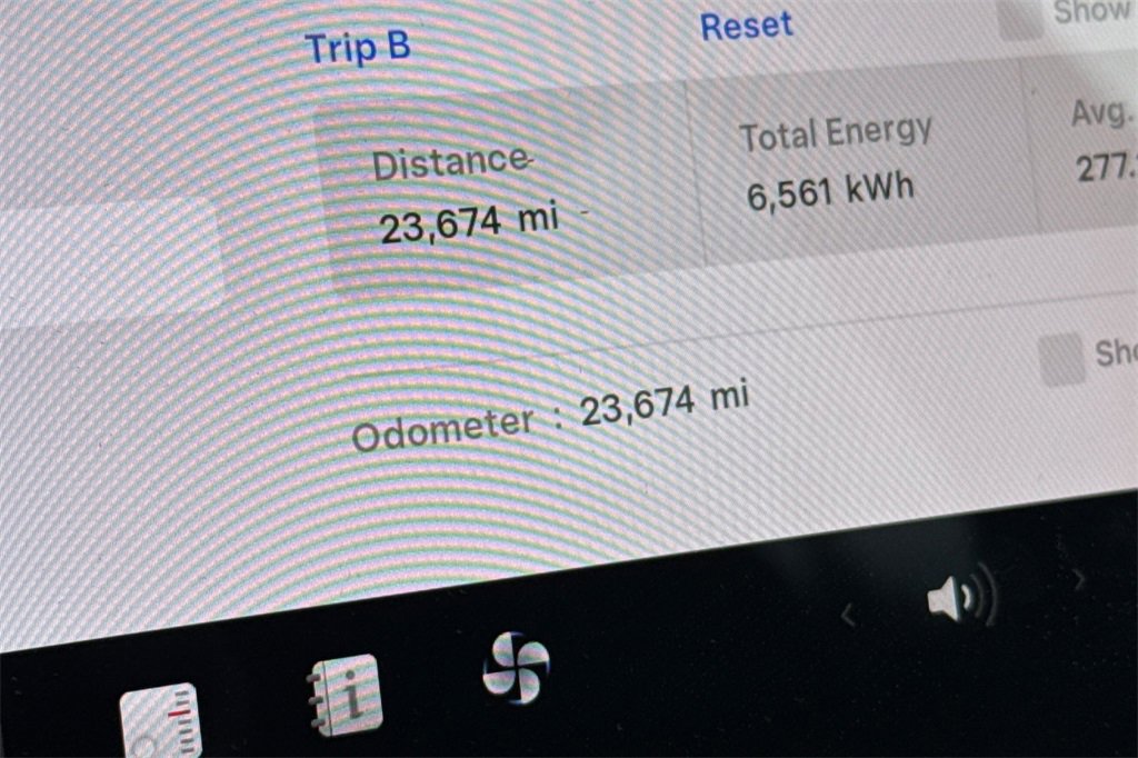 Used 2023 Tesla Model Y Long Range image 24