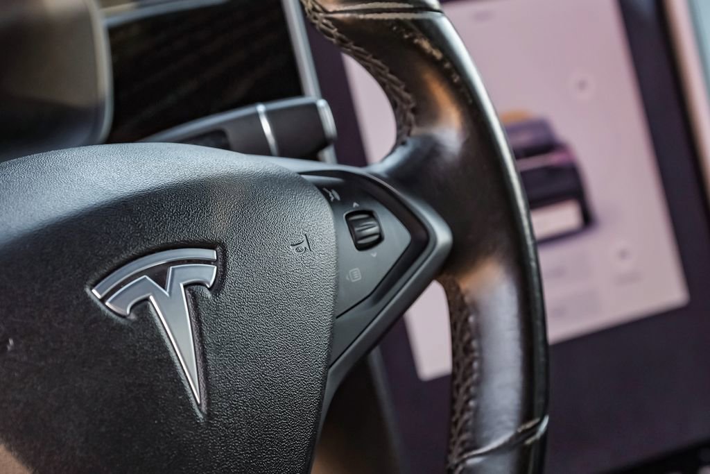 Used 2018 Tesla Model X 75D image 17