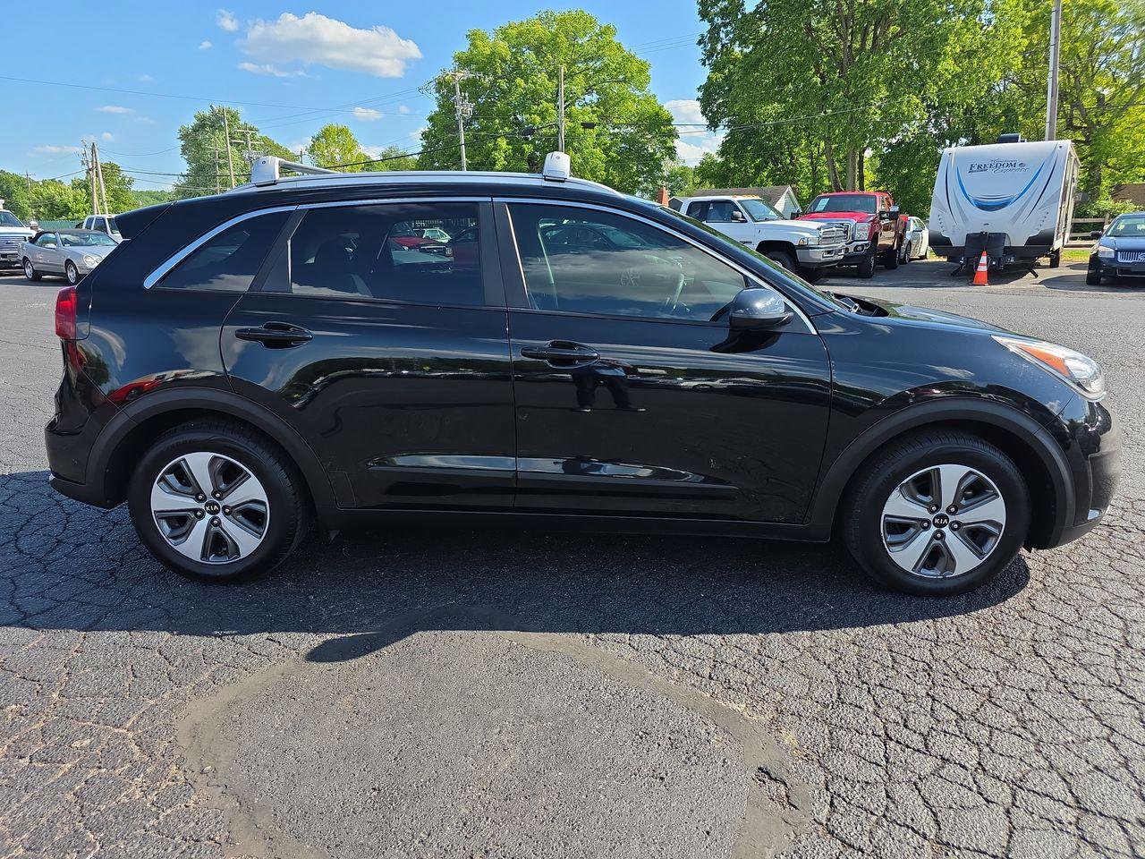 Used 2017 Kia Niro LX FWD image 21