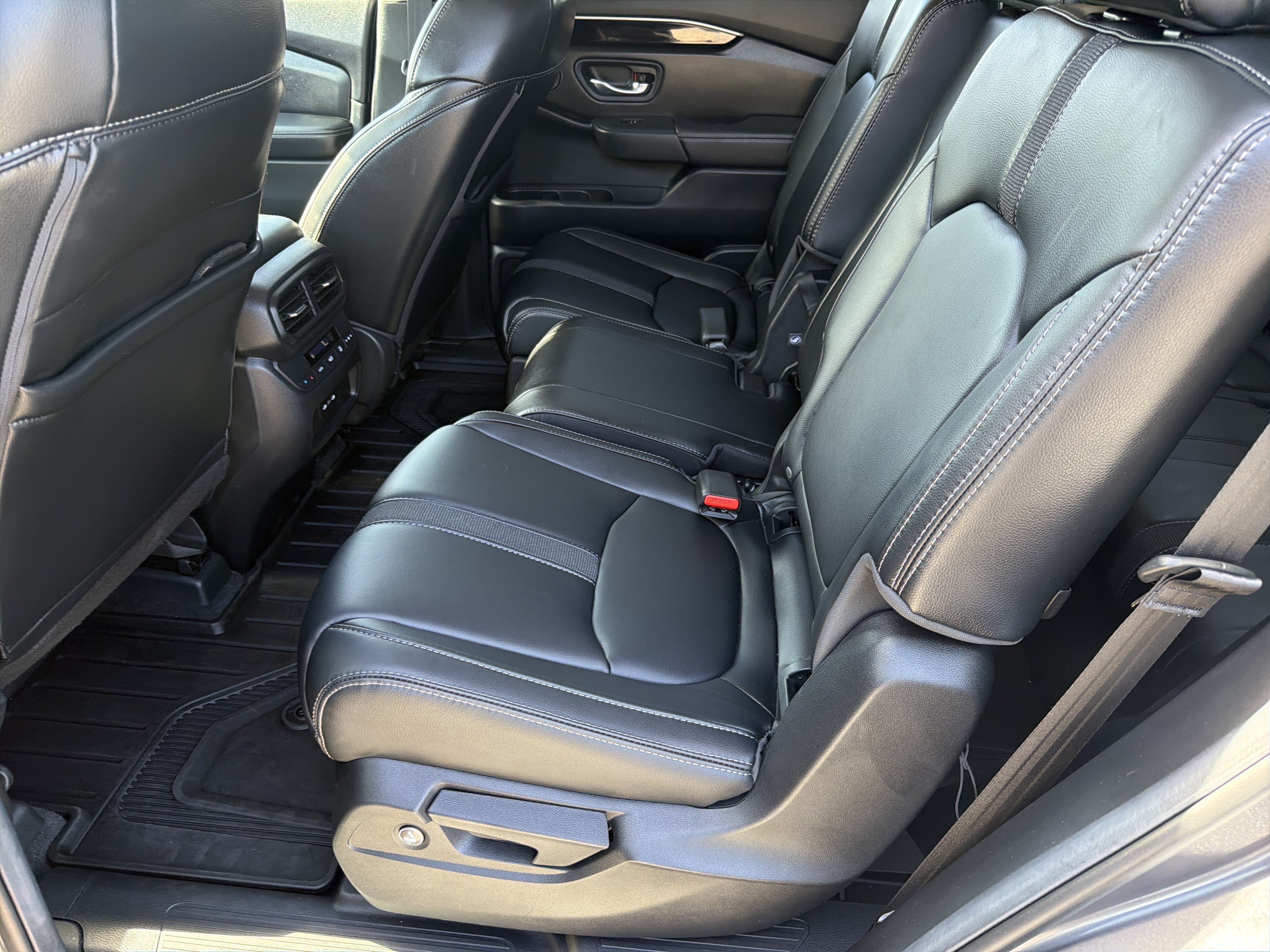 Used 2025 Honda Pilot EX-L image 31