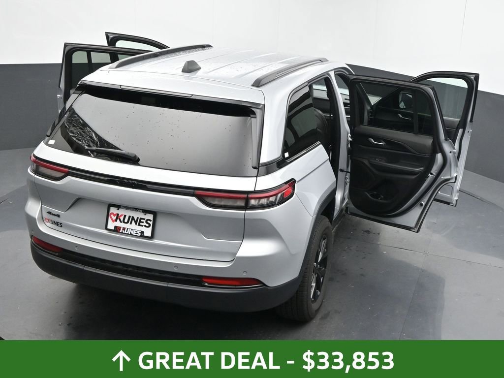 Used 2024 Jeep Grand Cherokee Altitude image 68