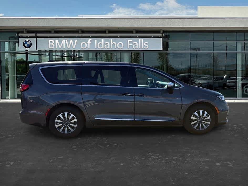Used 2023 Chrysler Pacifica Limited FWD image 8
