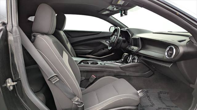 Used 2018 Chevrolet Camaro LT RWD image 17