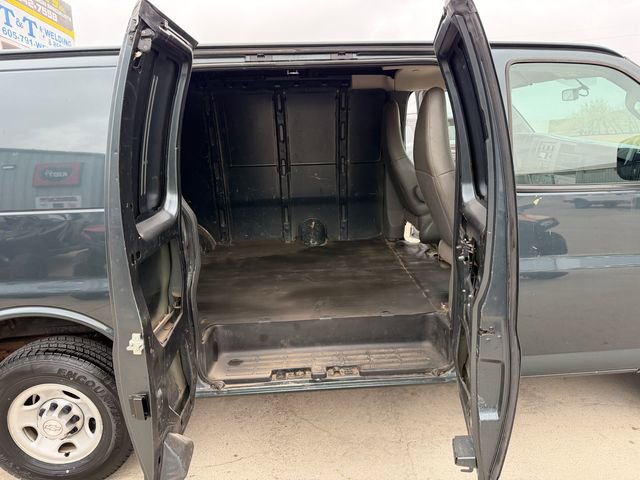 Used 2017 Chevrolet Express 2500 image 24