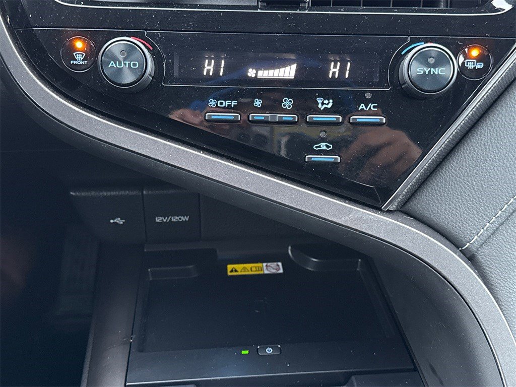 Used 2022 Toyota Camry XSE image 27