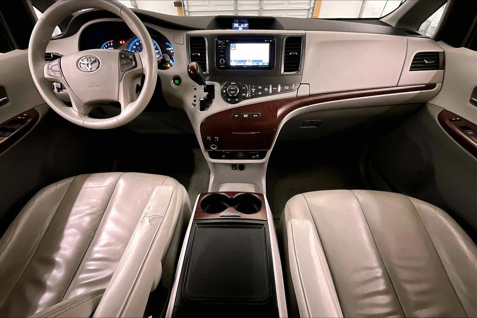 Used 2014 Toyota Sienna XLE image 15