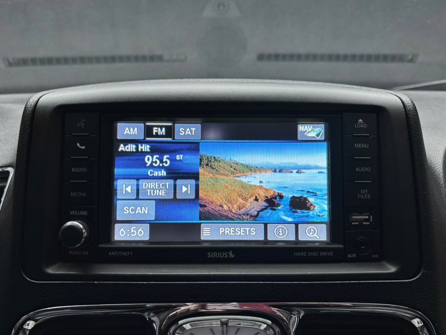 Used 2016 Chrysler Town & Country Touring w/ Driver Convenience Group image 40