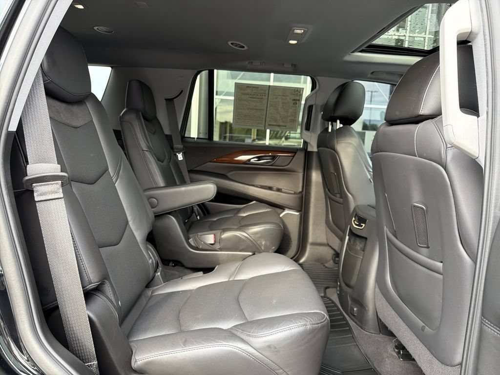 Used 2020 Cadillac Escalade Luxury AWD/4WD image 18