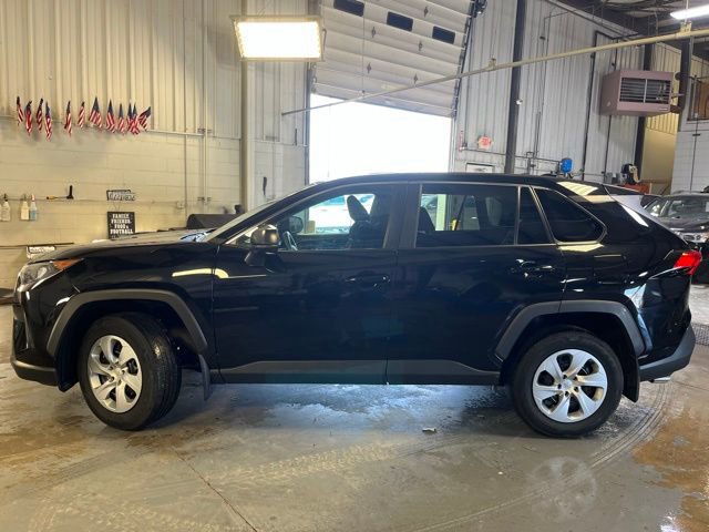 Used 2022 Toyota RAV4 LE image 3