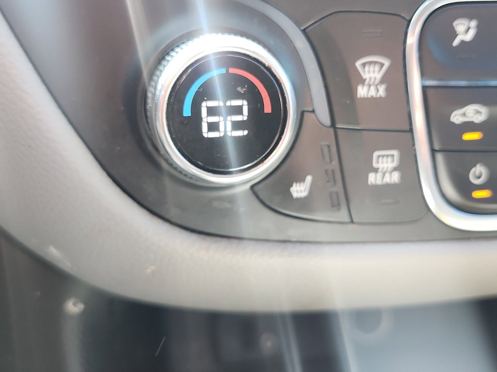 Used 2018 Chevrolet Equinox LT FWD image 24