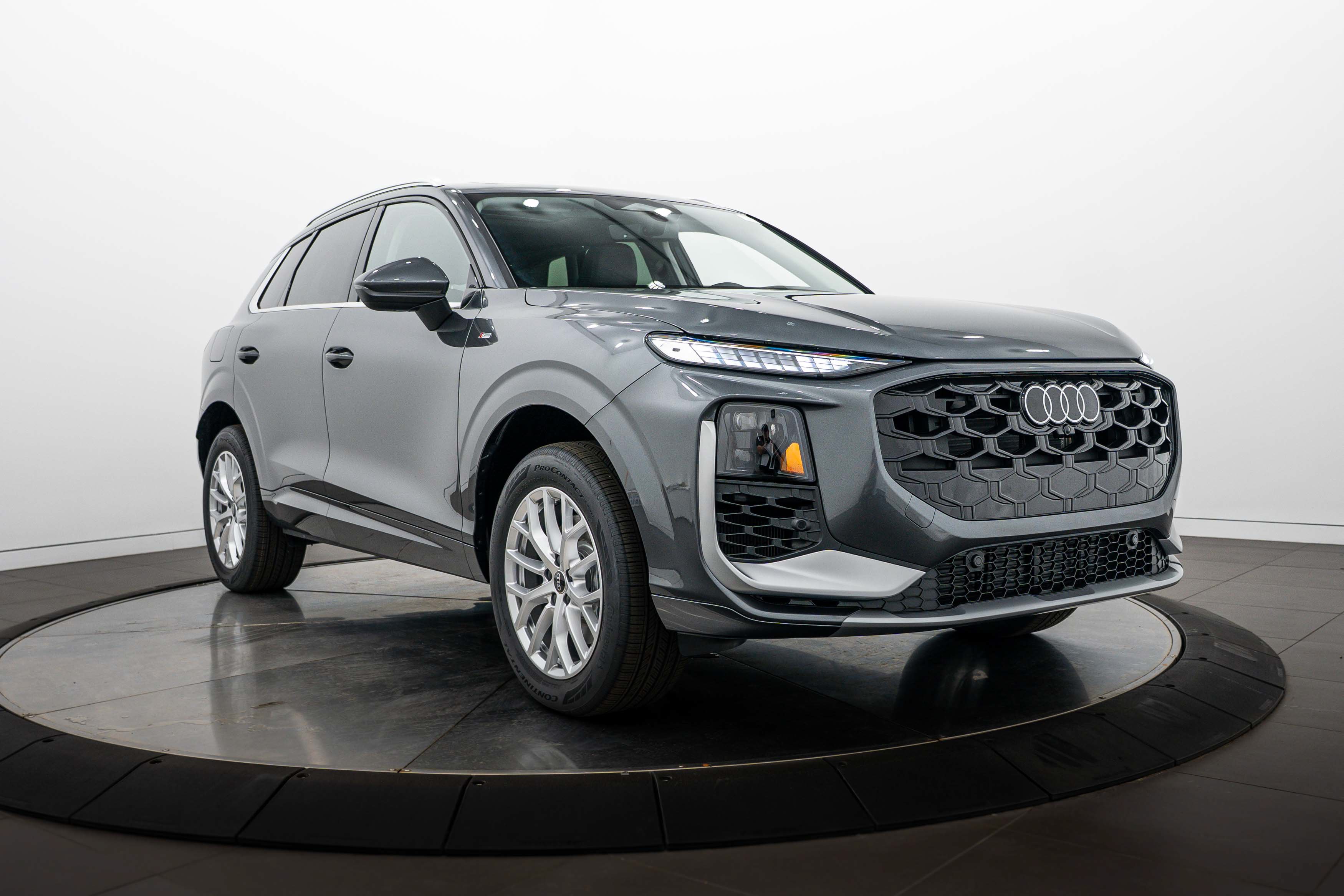 New 2026 Audi Q3 quattro 2.0T AWD/4WD image 2