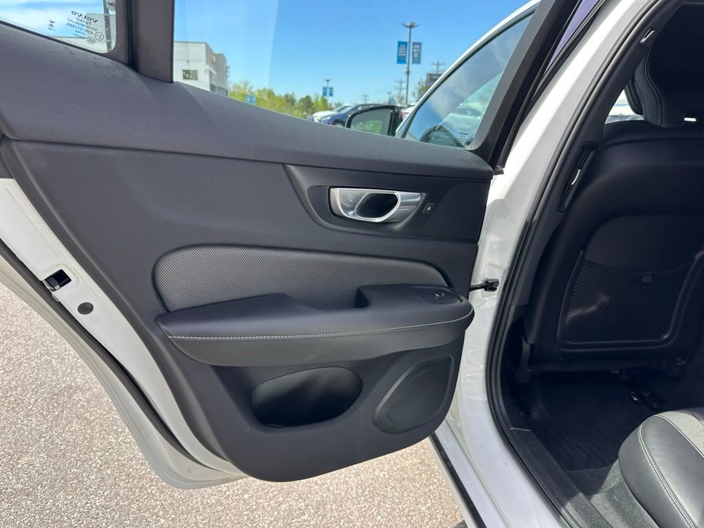 Used 2024 Volvo S60 B5 Plus image 24