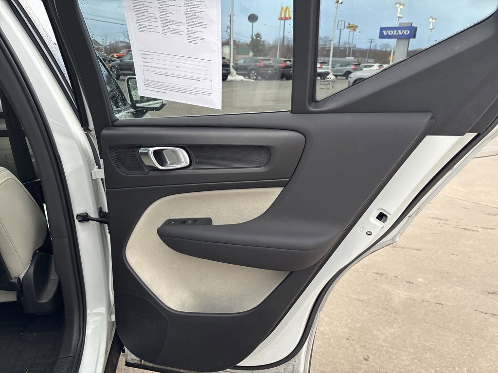 Certified 2023 Volvo XC40 B5 Plus w/ Protection Package Premier image 37