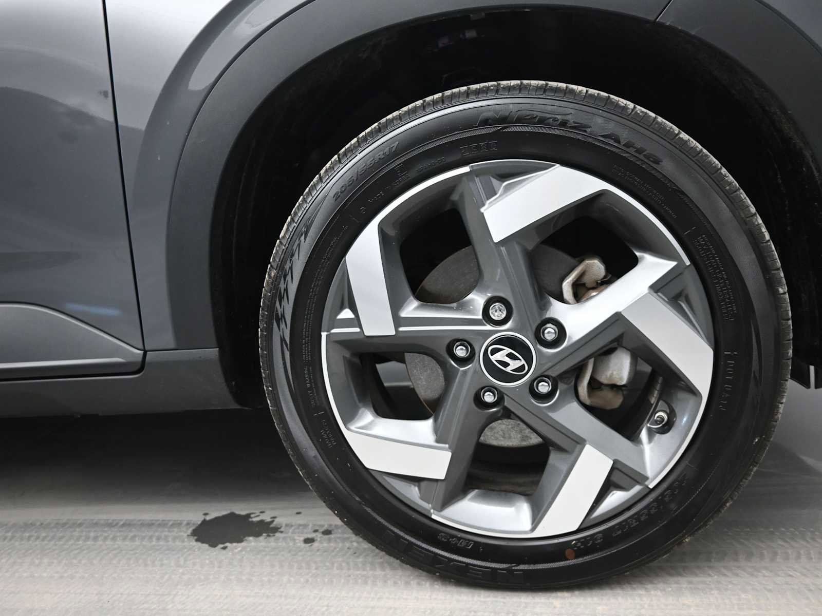 Certified 2024 Hyundai Venue SEL image 10